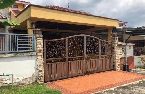 Seremban House | Rosalinda Homestay at Senawang