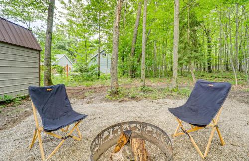 Higgins Lake House | Roscommon Chalet with Hot Tub Near Higgins Lake!