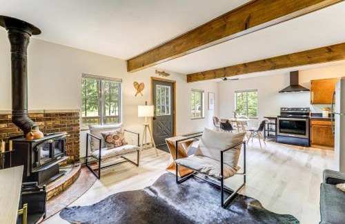 Higgins Lake House | Roscommon Chalet with Hot Tub Near Higgins Lake!