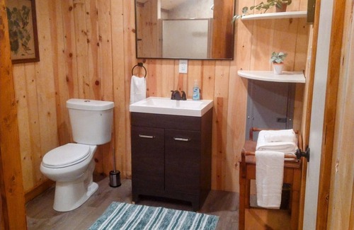 Wiley Cottage | Rose Bud Cottage by Lake Burton!