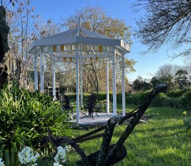 Clevedon Bed & Breakfast | Rose Cottage