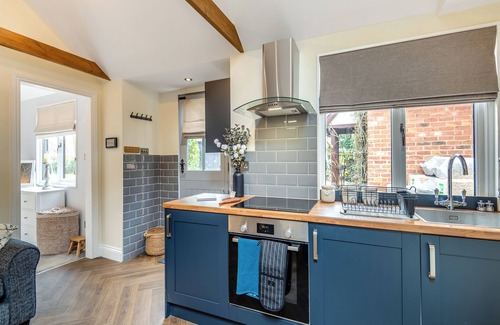 Chipstead Cottage | Rose Cottage - UK49048