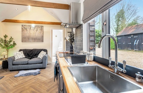 Chipstead Cottage | Rose Cottage - UK49048