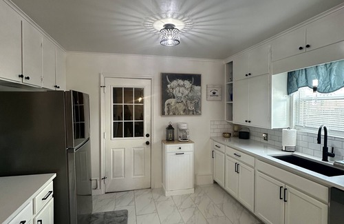 Broken Arrow House | Rose District Charming 3-bedroom house in Broken Arrow with fast wifi