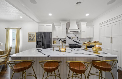 Rose District House | Rose District- Historical home away from home