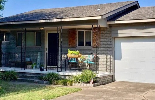 Broken Arrow House | Rose District Willow House - walk to Main Street