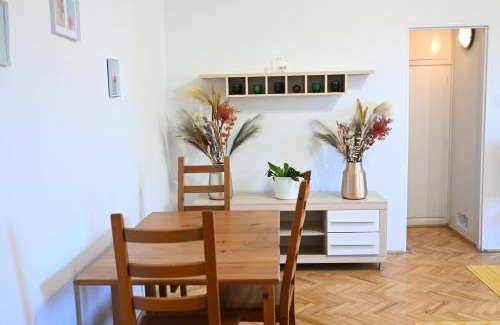 Orszagut Apartment | Rose Hill 4