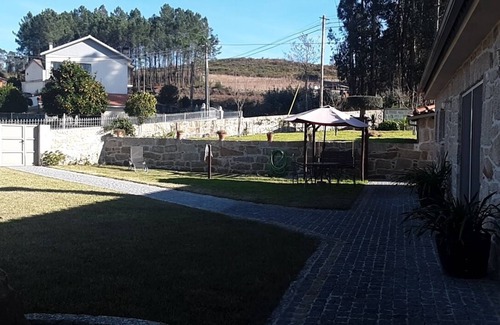 Arcos de Valdevez House | Rose house