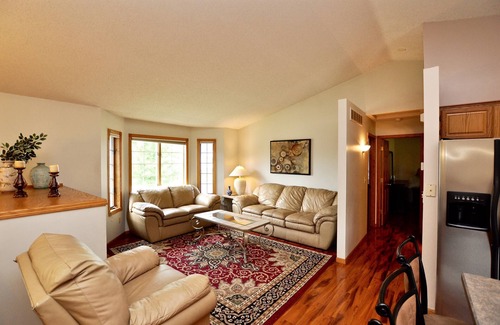 Glendale House | Rose House-Spacious 4 Bdrm- 2 bath house -4 Miles from Mayo Clinic-St.Mary's