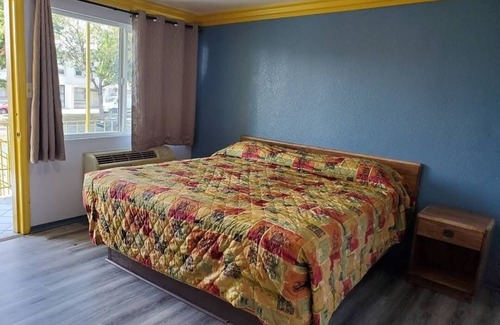 Compton Hotel | Rose Motel