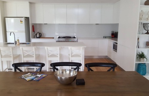 Yarrawonga House | Rose on Thorn Perfect for Golfers and Families