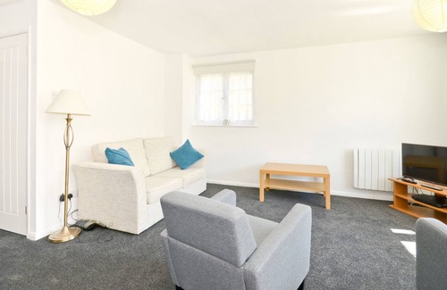 Ventnor Apartment | Rose Retreat - an apartment that sleeps 4 guests in 2 bedrooms