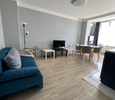 g.k. Strelbishte Apartment | Rose's apartment , Mountain View, self check-in, close to metro, park, stores, family-friendly