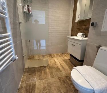 g.k. Strelbishte Apartment | Rose's apartment , Mountain View, self check-in, close to metro, park, stores, family-friendly