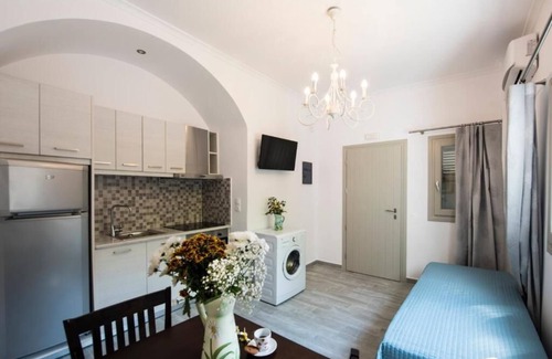 Vourvoulos House | Rose Suites