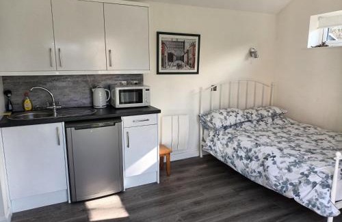 Trafford Apartment | Rose View - Modern detached bungalow