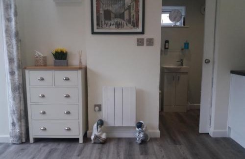 Trafford Apartment | Rose View - Modern detached bungalow