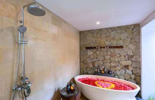 Kenderan Villa | Rose White 1 BR Private Pool Villa ZN64
