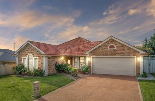 Bletchington House | Roselawn Manor - 5 Bedroom Entertainer
