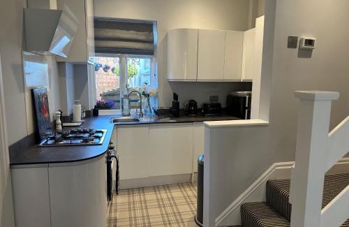 Cookham House | Roseleigh Cottage in the Heart of Cookham