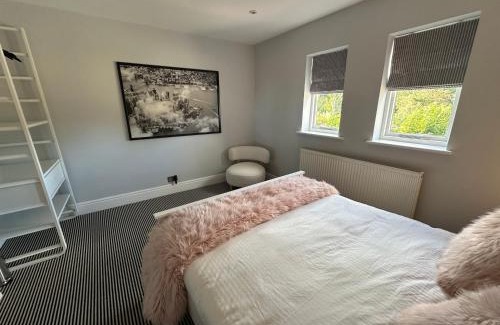 Cookham House | Roseleigh Cottage in the Heart of Cookham