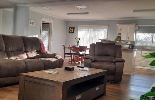 Ariah Park House | Rosella Lodge- Central Riverina - 25 mins to Temora, 10 Mins off Newell Highway