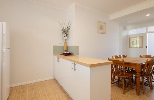 Warrnambool House | Rosella Perch