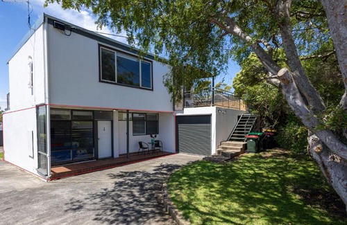 Warrnambool House | Rosella Perch