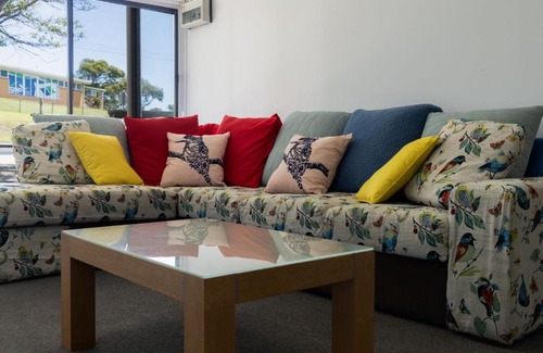 Warrnambool House | Rosella Perch