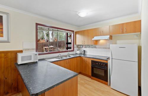 Sawmill Settlement House | Rosella Views