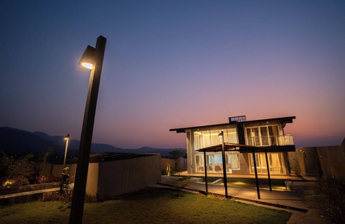 Igatpuri Villa | Rosemary Villa, Igatpuri by Ebony Stays: Luxurious 5 BHK Villa with Pool & Views