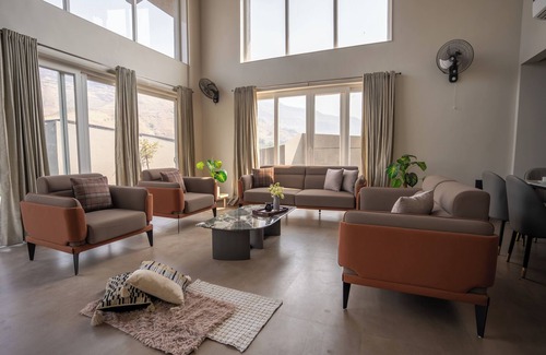 Igatpuri Villa | Rosemary Villa, Igatpuri by Ebony Stays: Luxurious 5 BHK Villa with Pool & Views