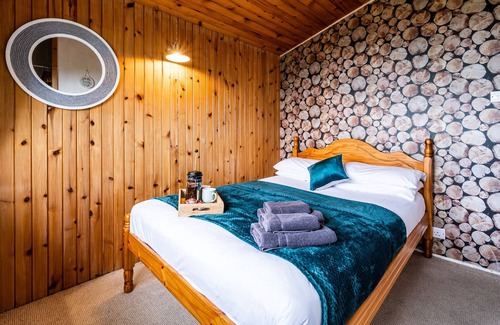 Bunloit Ski Chalet | Rosemoor Cabin at Ancarraig Lodges, Loch Ness