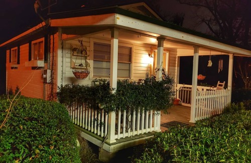 Brewton House | Rose’s Cottage is a Beautiful serene cottage nestled in the heart of Brewton, AL