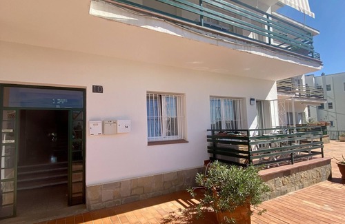 Roses Town Center Apartment | ROSES - Pleasant 4-person apartment just a 15-minute walk from the beach!