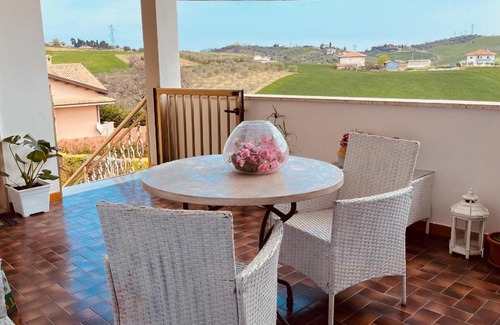 Cologna Spiaggia Apartment | Roseto in collina