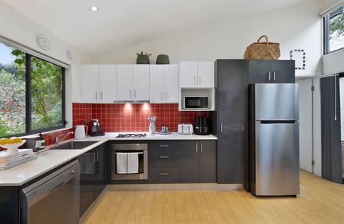 Roseville House | Roseville Cottage | Free Parking | Pet Friendly