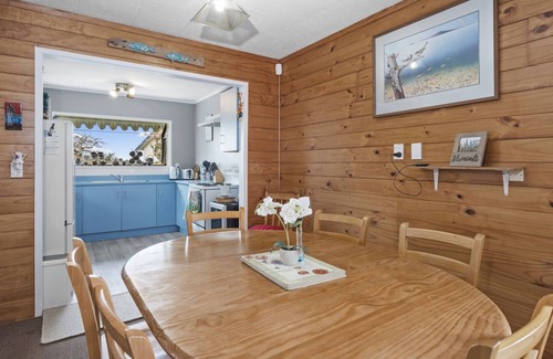 Snells Beach House | Roseville - Snells Beach Holiday Home