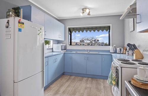 Snells Beach House | Roseville - Snells Beach Holiday Home