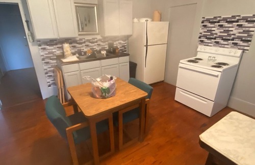 Geneva Apartment | Rosevine/Gravelhill Cottage #2