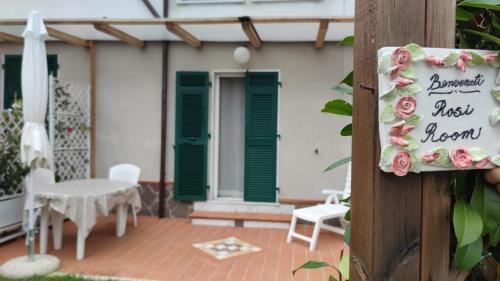 Fosdinovo House | Rosi Room