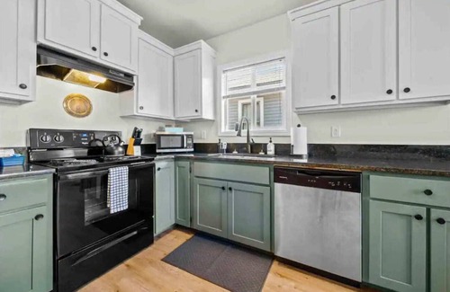 Rossville House | Rossville GA 10m > Chatt - King Bed - Pet Friendly