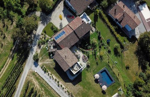 Novello Apartment | ROSTAGNI 1834 apt in villa with pool in the Barolo region