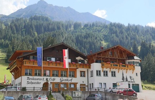 Nesselwaengle Apartment | Rot - Flüh B with spiral staircase - Landgasthof Schuster