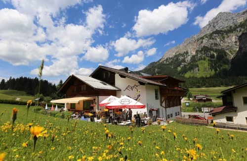 Nesselwaengle Apartment | Rot - Flüh B with spiral staircase - Landgasthof Schuster