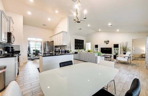 Pebble Beach House | Rotonda West Gem: Screened Lanai, 4 Mi to Beaches!
