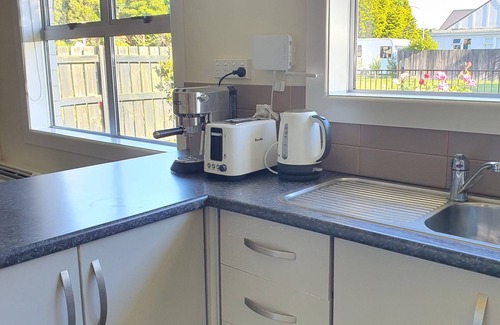 Rotorua Apartment | Rotorua Central Unit - quiet, cozy and convenient.