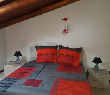 Saint-Vincent Apartment | Rouge et Noir