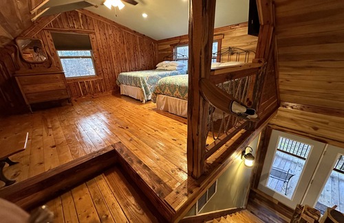 Leitchfield Cabin | Rough River Lake Vacation Rentals Fernwood Cabin, hot tub
