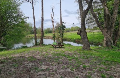 Saint-Sulpice-de-Faleyrens Bed & Breakfast | Roulotte d'Aquitaine